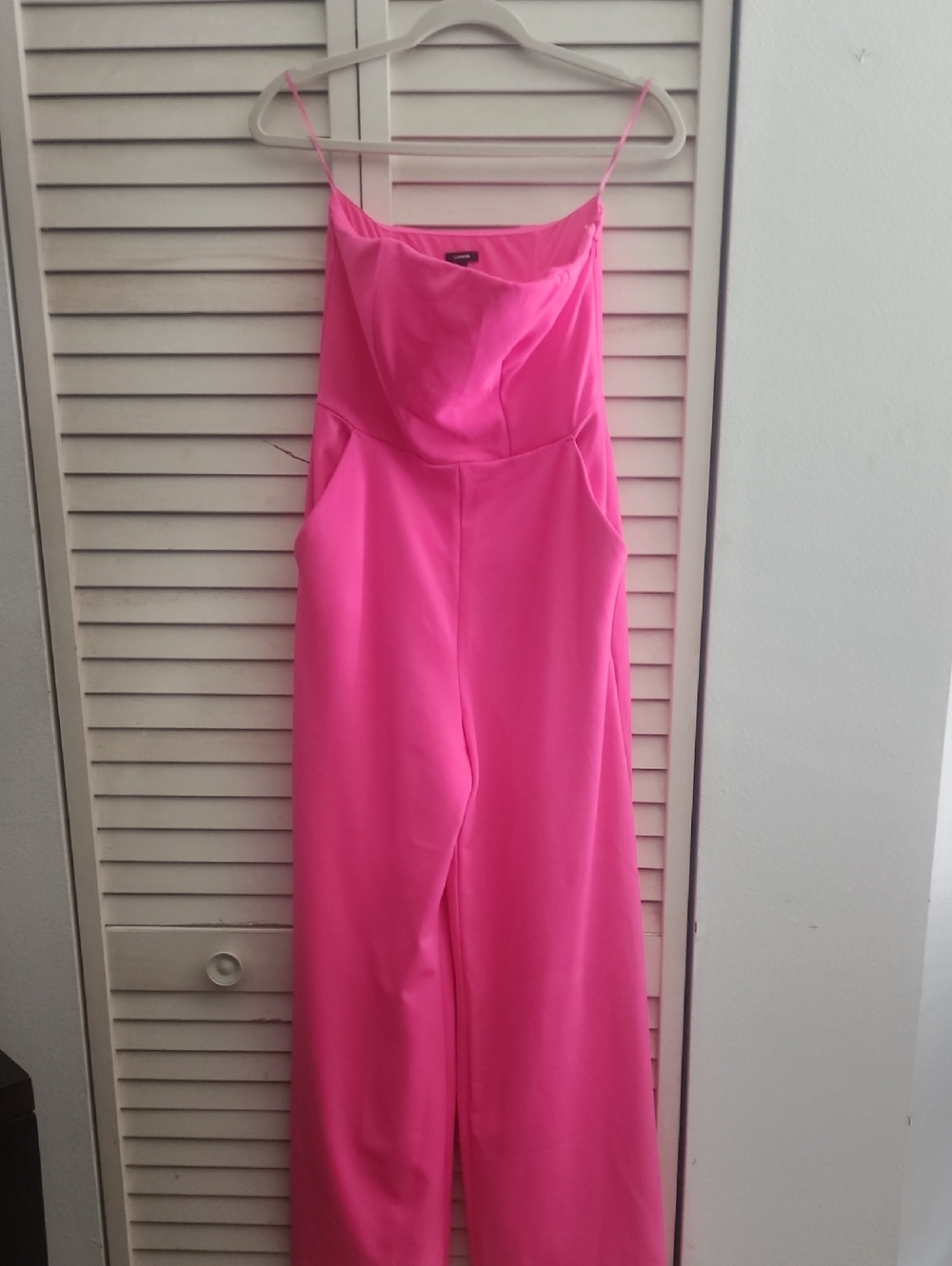 EXPRESS Women's Hot Pink Sleeveless Jumpsuit IN A SIZE MEDIUM